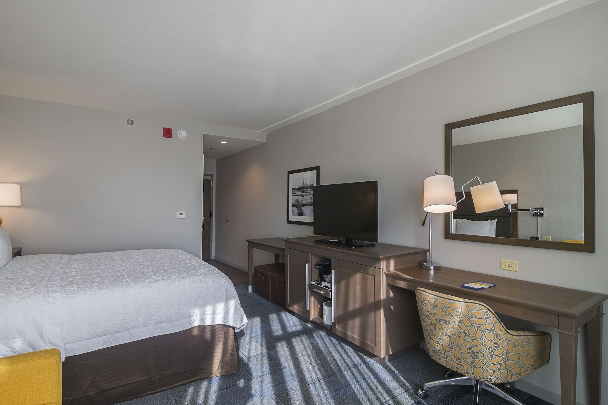 Hampton Inn Chicago North-Loyola Station, Il Екстериор снимка