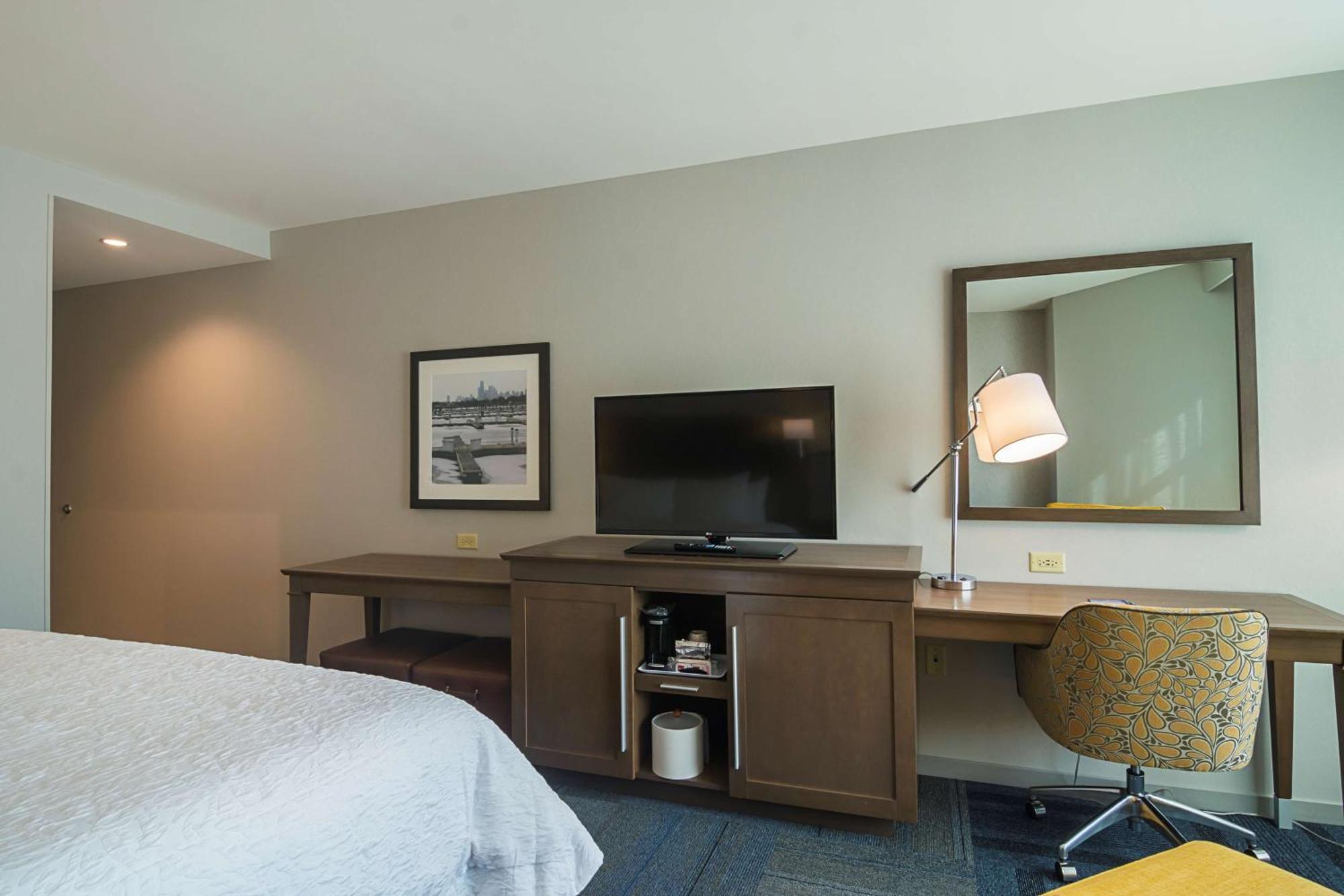 Hampton Inn Chicago North-Loyola Station, Il Екстериор снимка